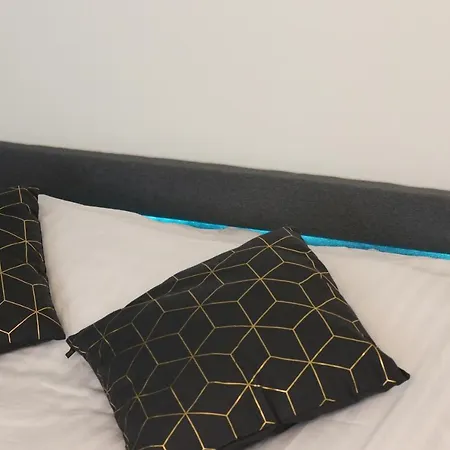 Delightful - Free Parking - Netflix