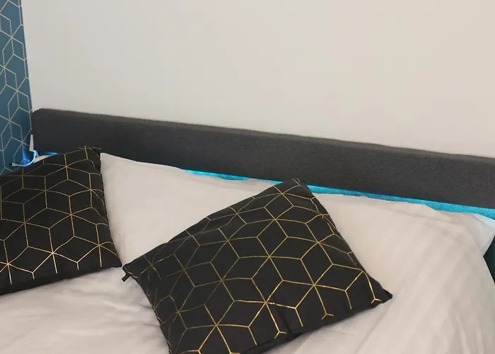 Delightful - Free Parking - Netflix